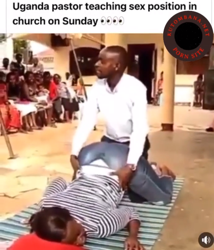 Muhubiri wa Uganda Akiwafunza Waumini Kanisani Jinsi ya Kufanya Mapenzi