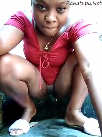 Malaya wa Kayole ameamua kupiga punyeto